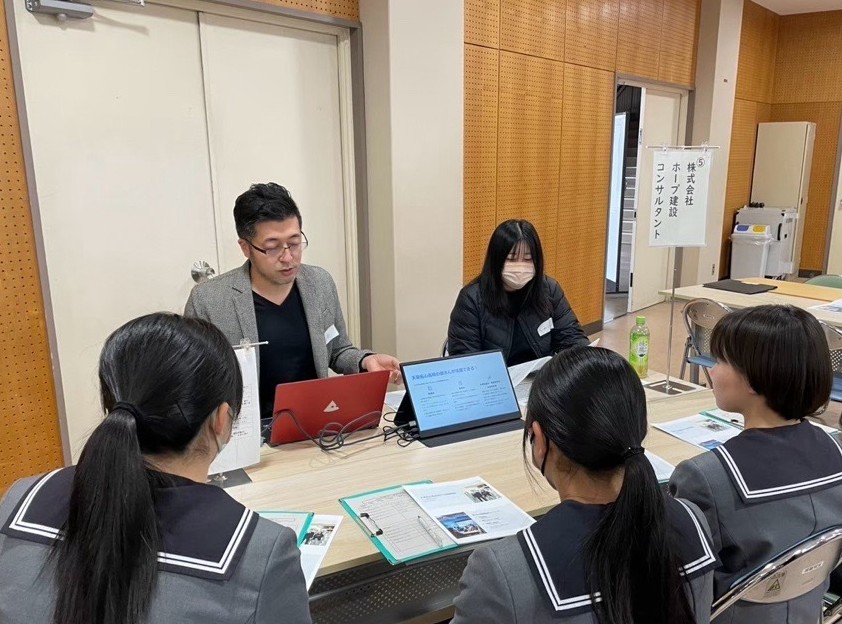 ブースでの説明風景